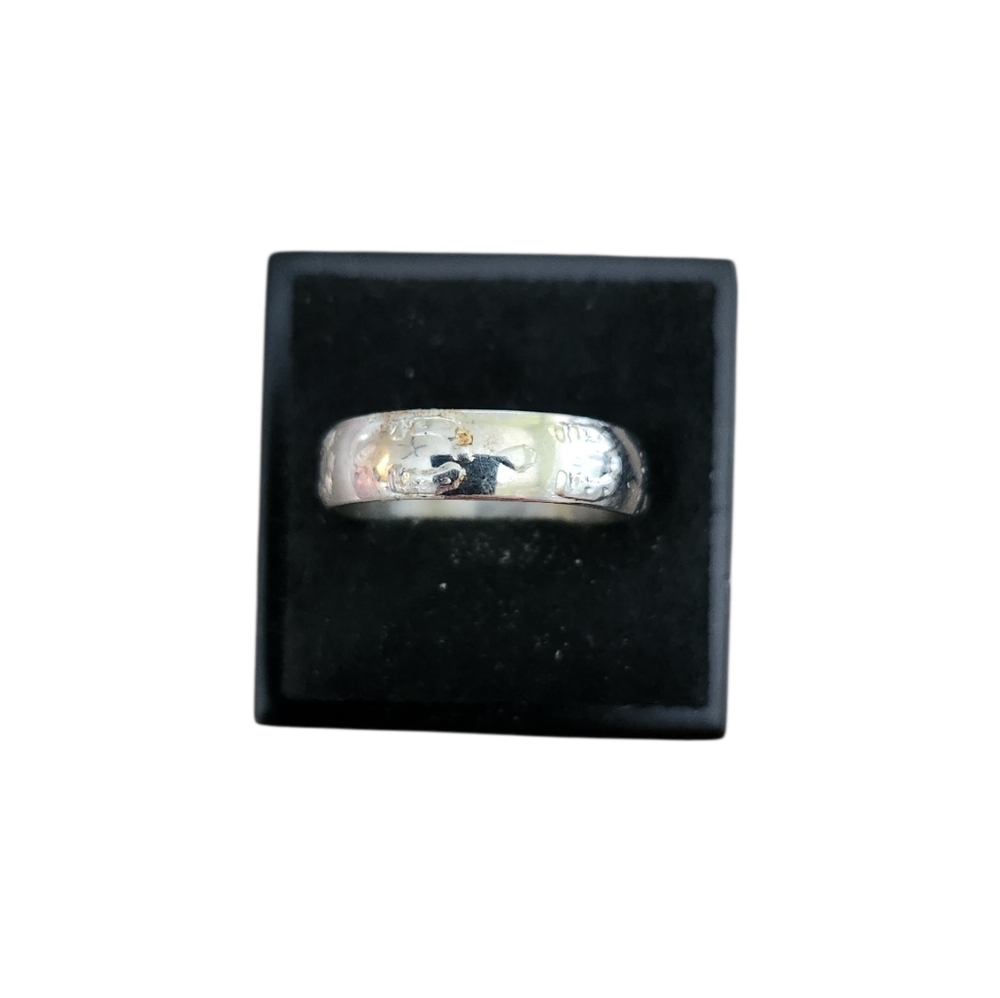 Size 9 Silver Toned Horseshoe Engraved Band Ring